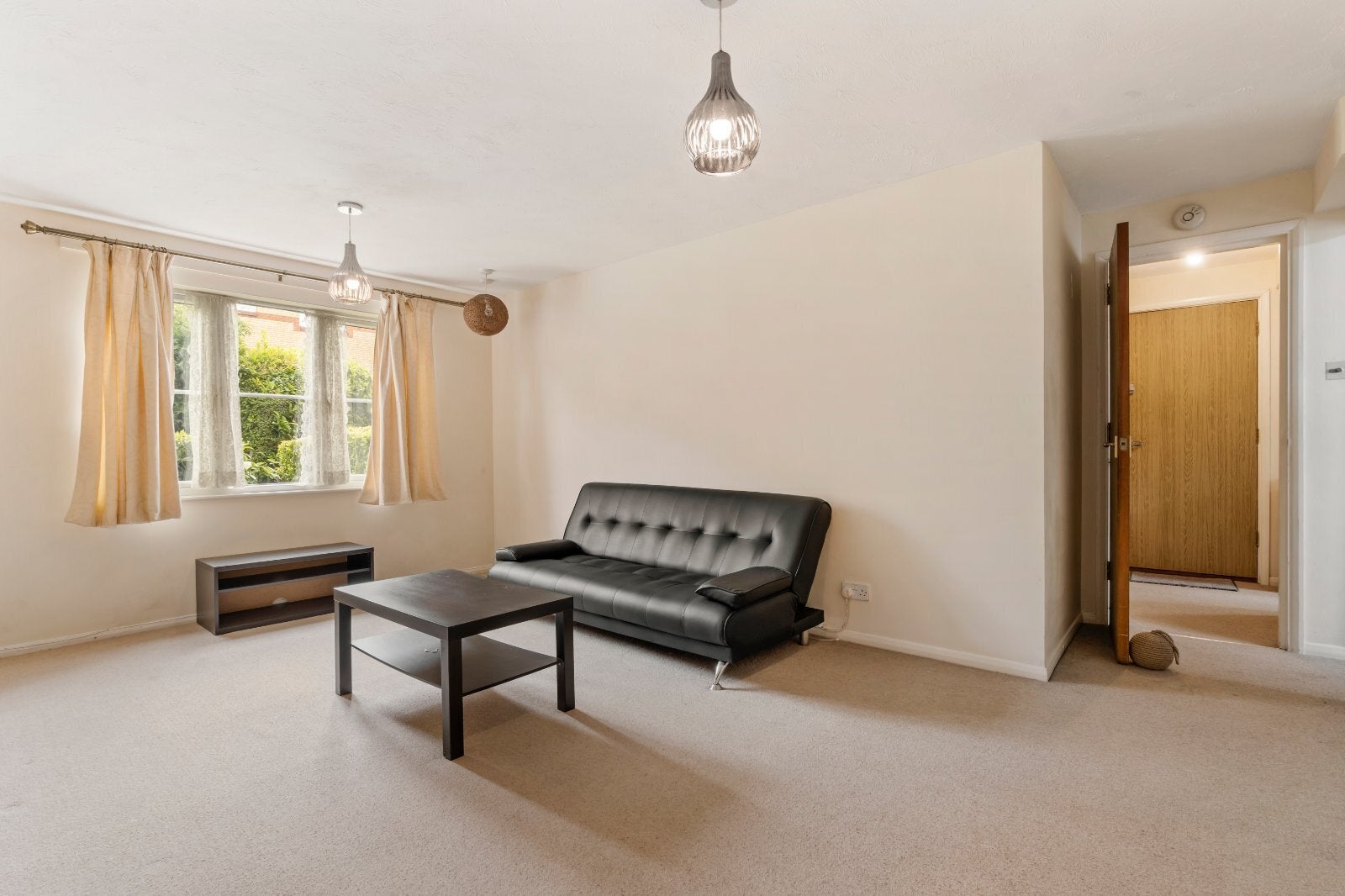 Flat Heddington Grove in Greater London