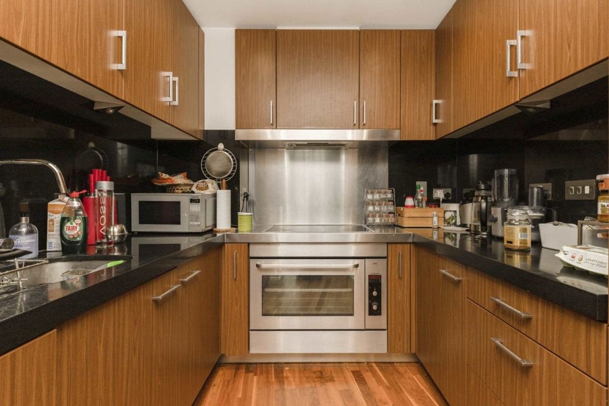 Flat Fairmont Avenue in Greater London