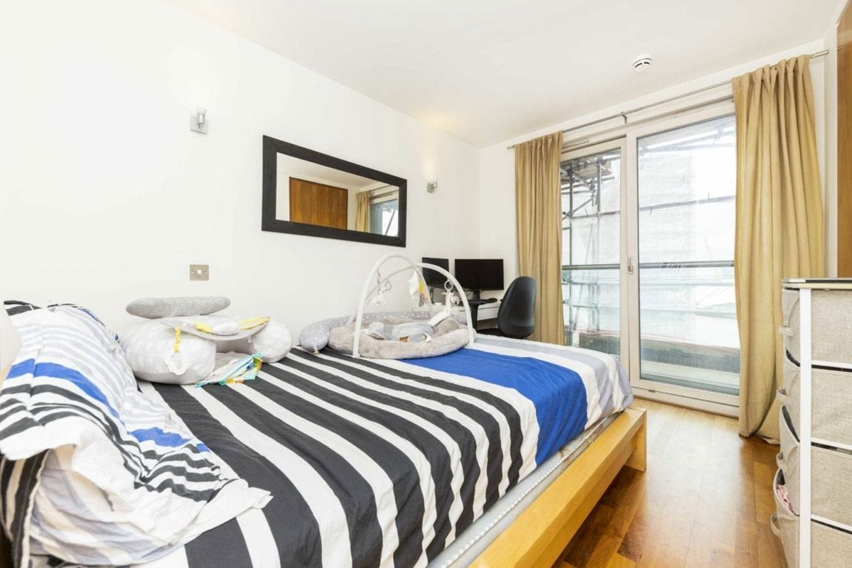 Flat Fairmont Avenue in Greater London
