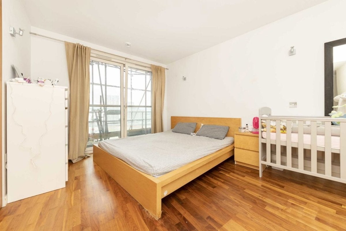 Flat Fairmont Avenue in Greater London