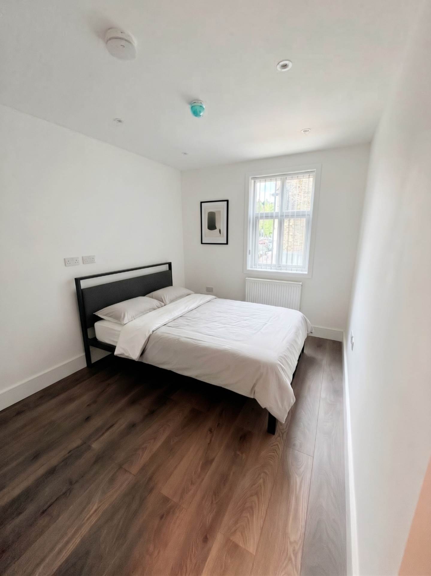 Flat Acton Lane in Greater London
