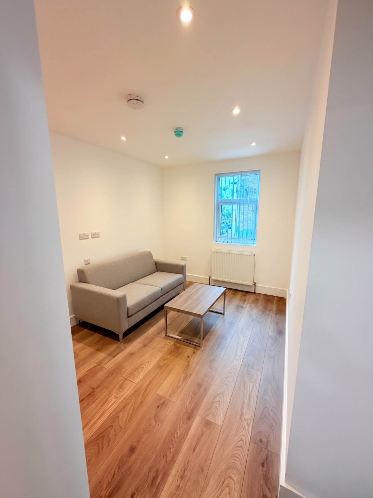 Flat Acton Lane in Greater London