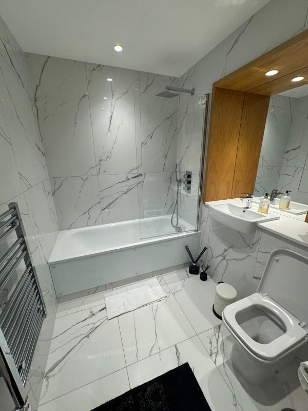 Room Summerstown in Greater London