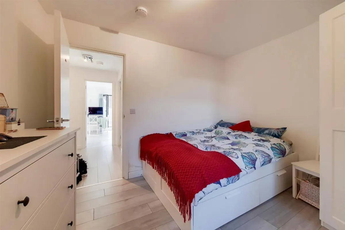 Flat Clarence Street in Greater London