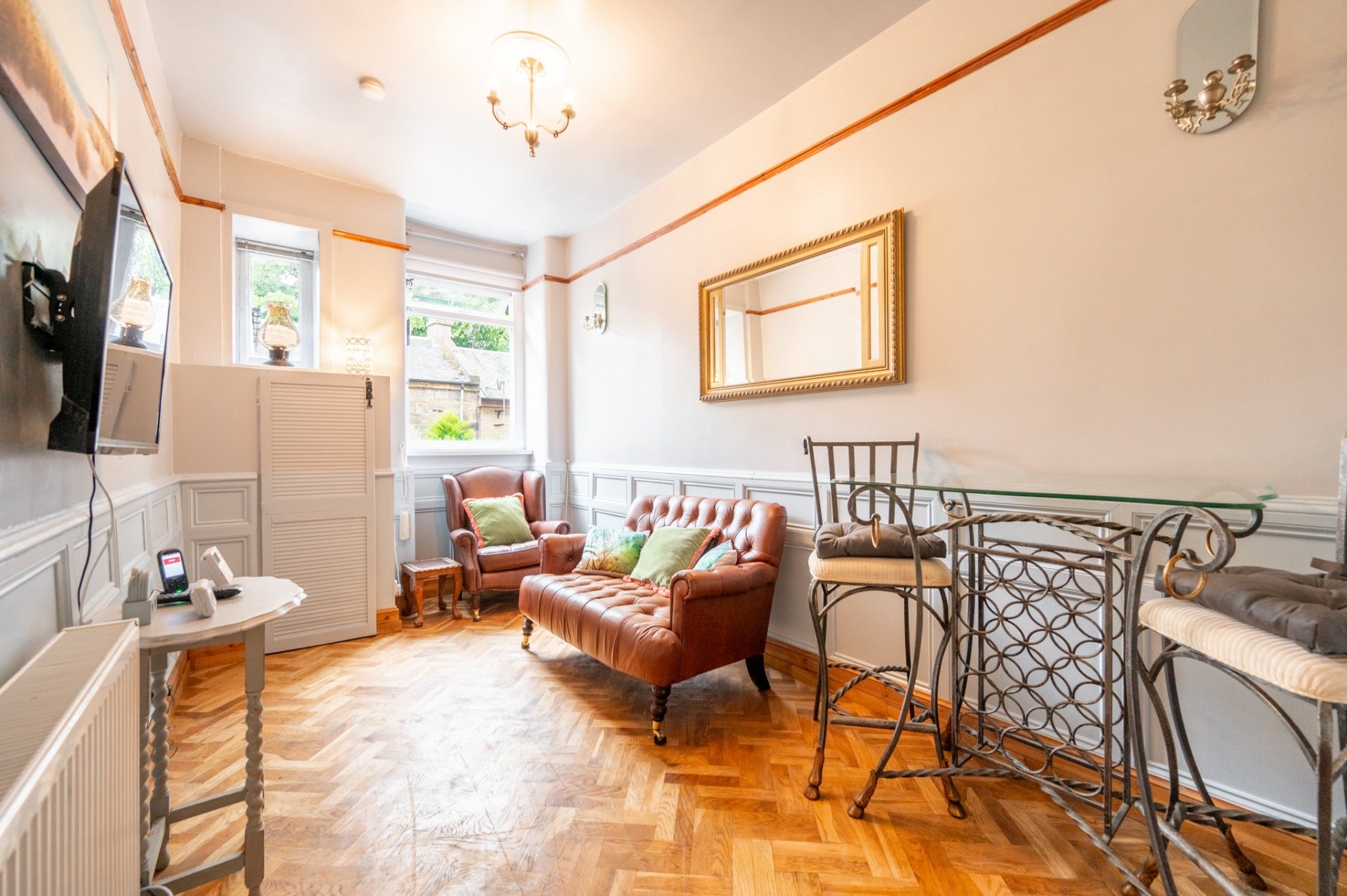 Flat Devonshire Terrace in Glasgow