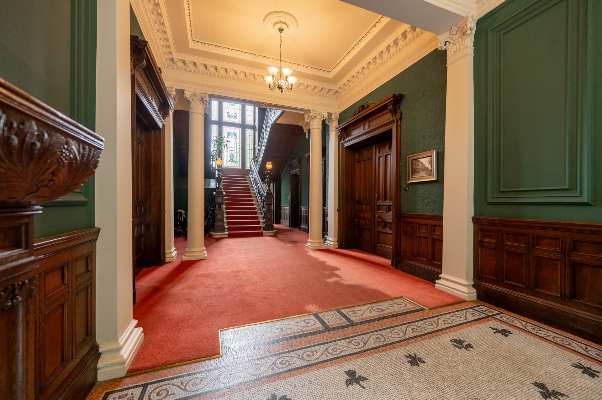 Flat Devonshire Terrace in Glasgow