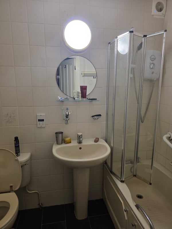 Room Whytecliffe Road South in Greater London