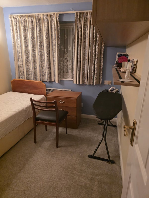 Room Whytecliffe Road South in Greater London