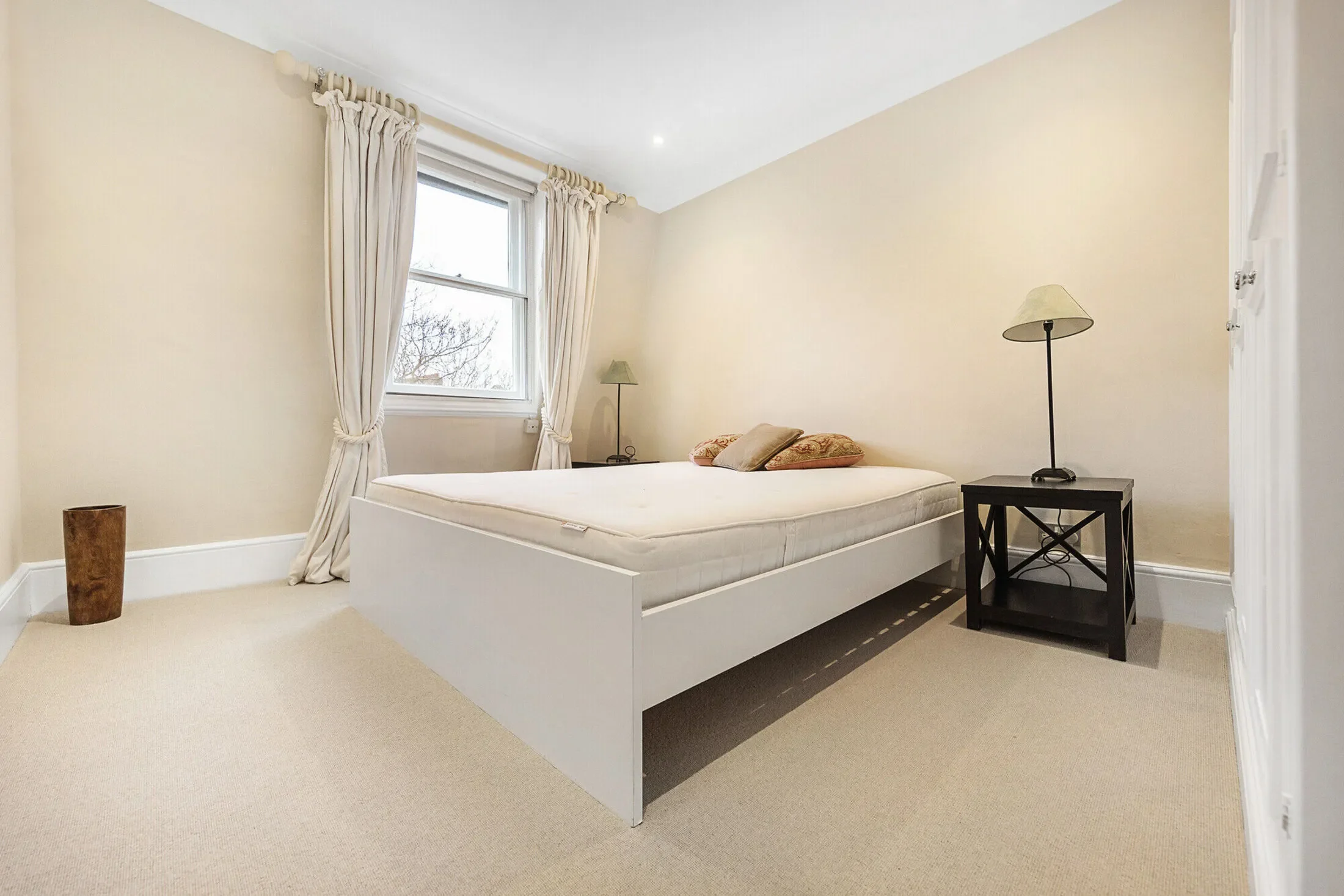 Flat Finborough Road in Greater London