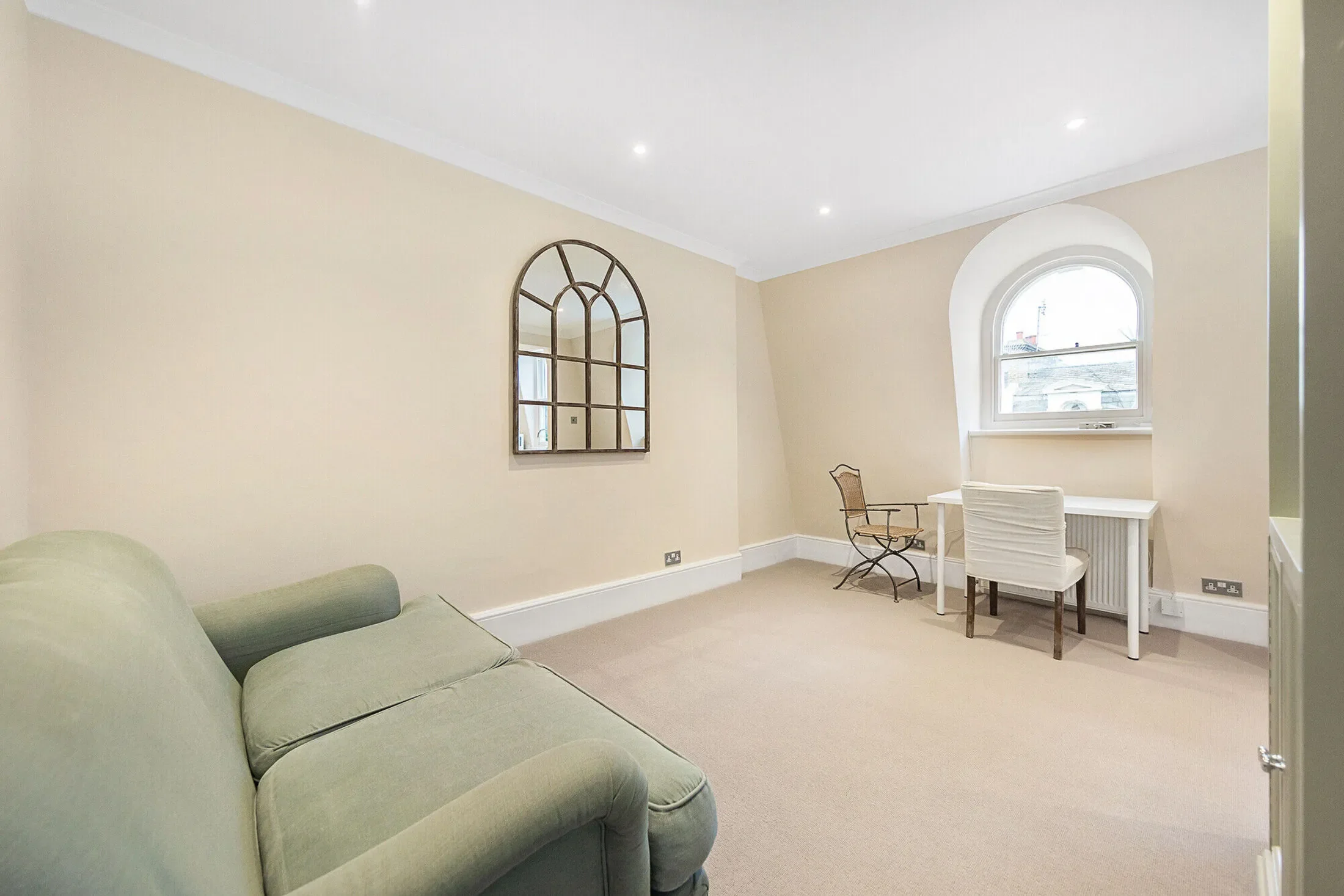 Flat Finborough Road in Greater London