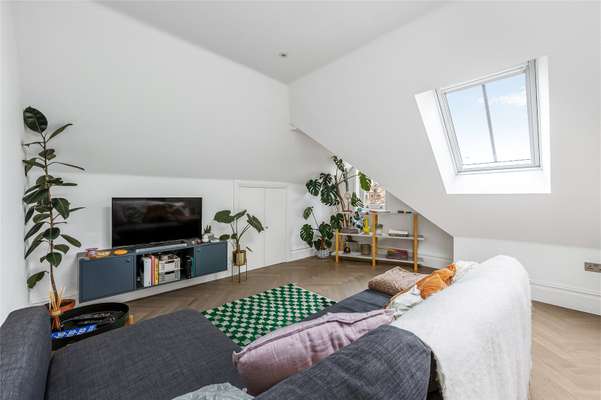 Flat Hamilton Road in Greater London