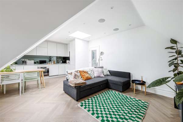 Flat Hamilton Road in Greater London