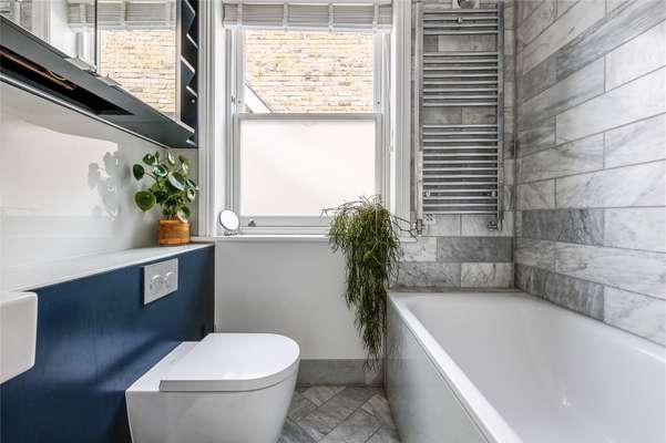 Flat Hamilton Road in Greater London