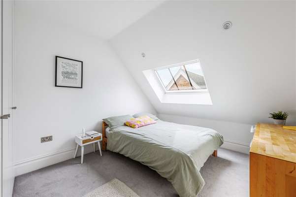 Flat Hamilton Road in Greater London