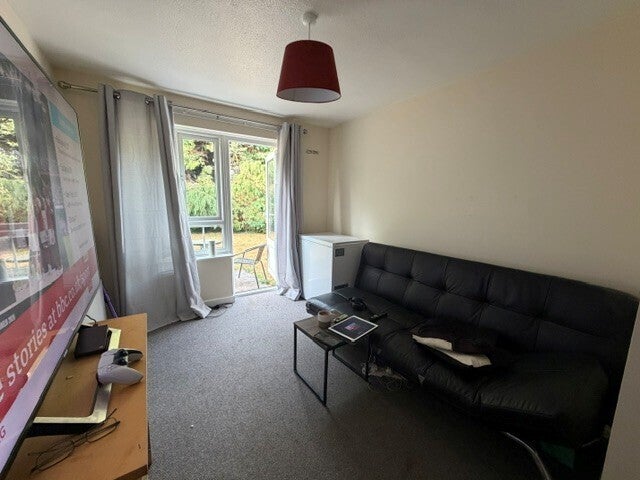 Flat London Road in Tonbridge and Malling
