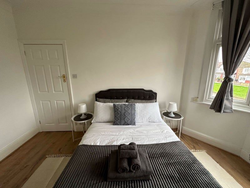 Room Downhills Way in Greater London