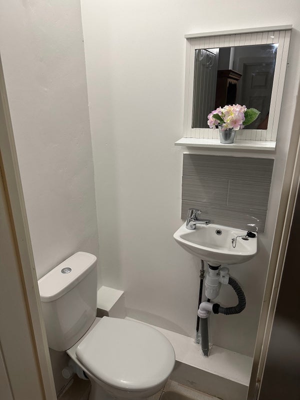 Room Downhills Way in Greater London