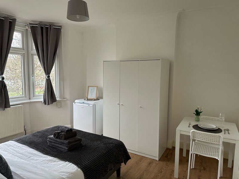 Room Downhills Way in Greater London