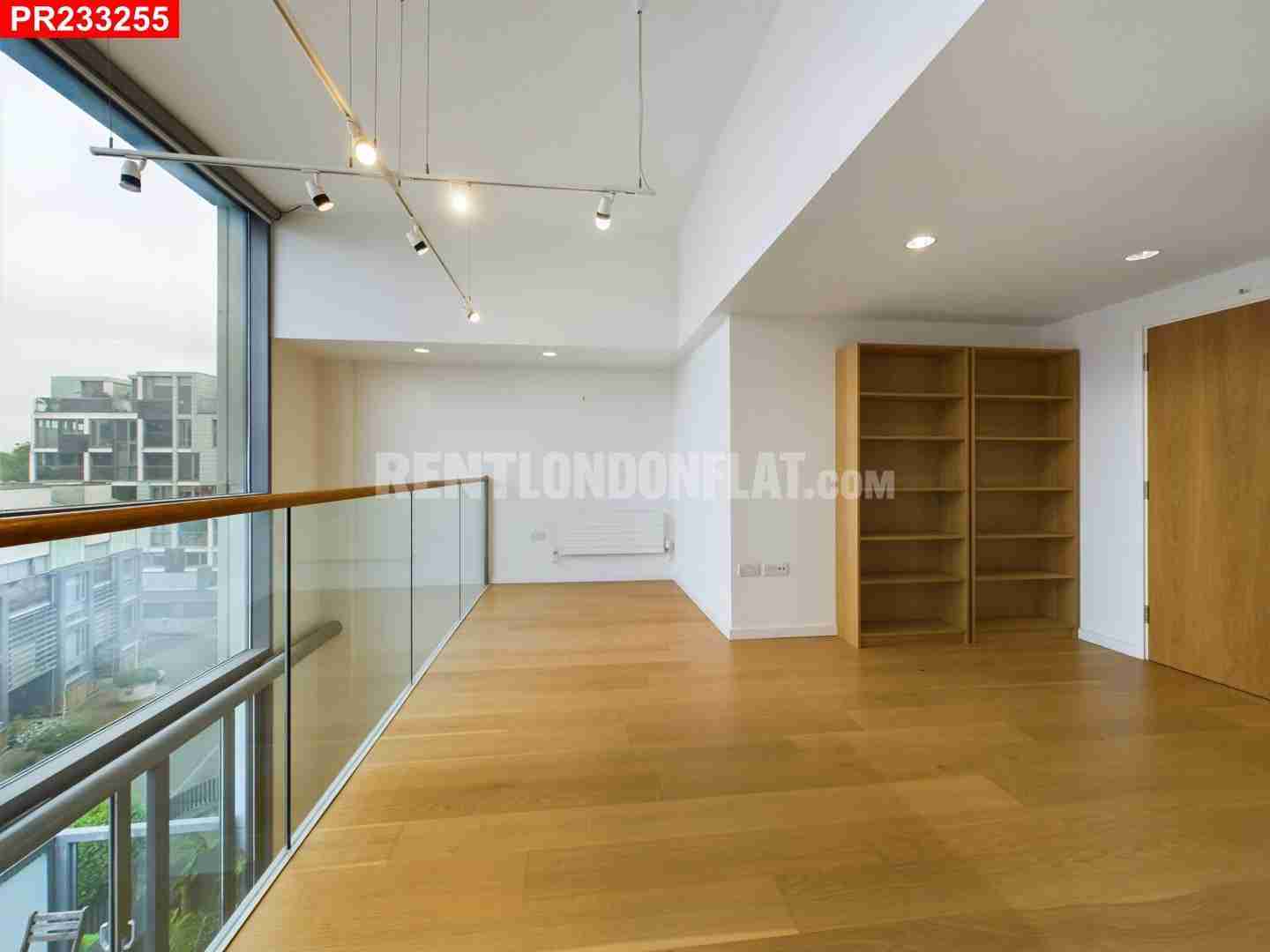 Flat Northolme Road in Greater London