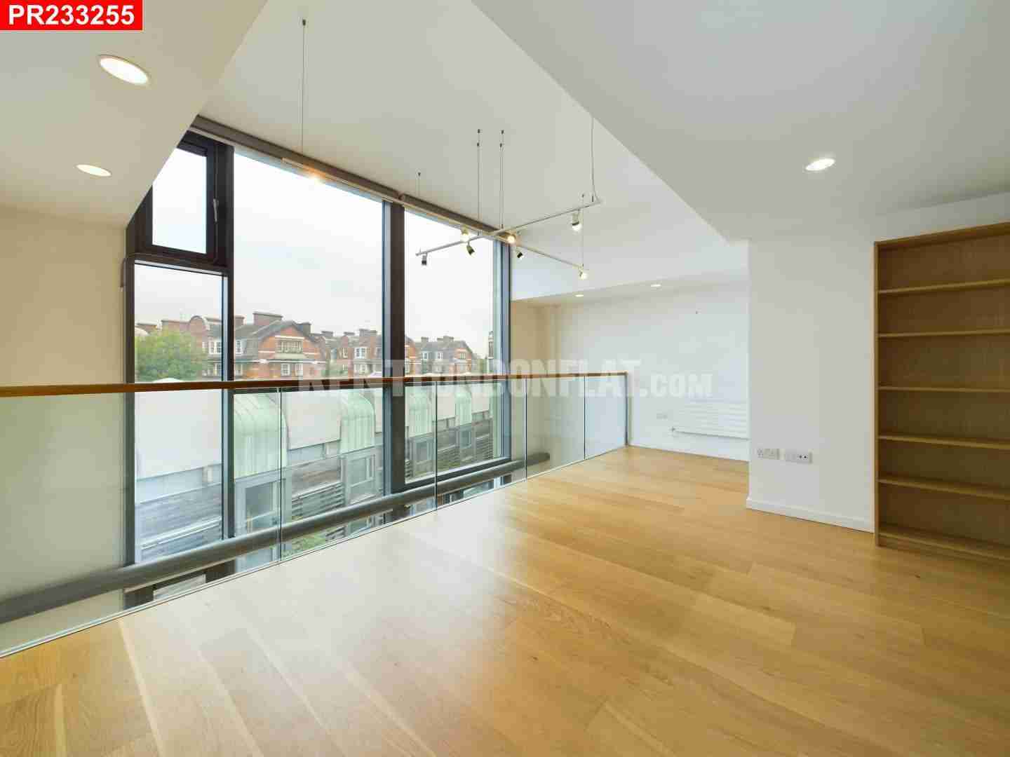 Flat Northolme Road in Greater London