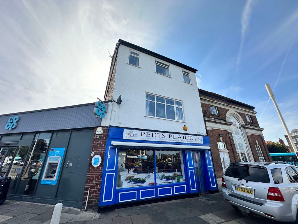 Flat Cambridge Road in Southport