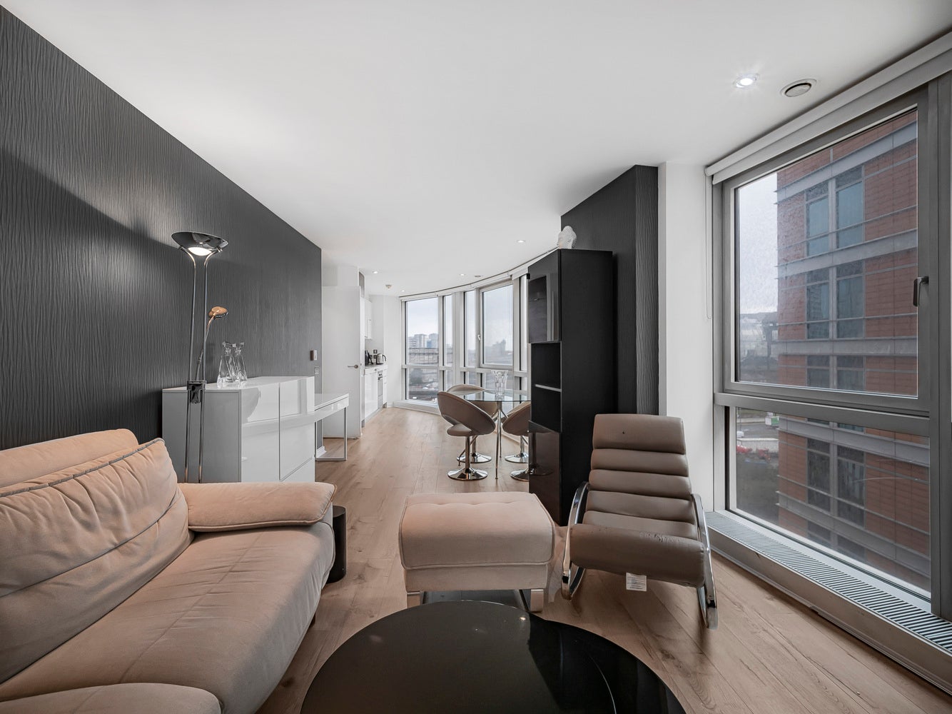 Flat Fairmont Avenue in Greater London