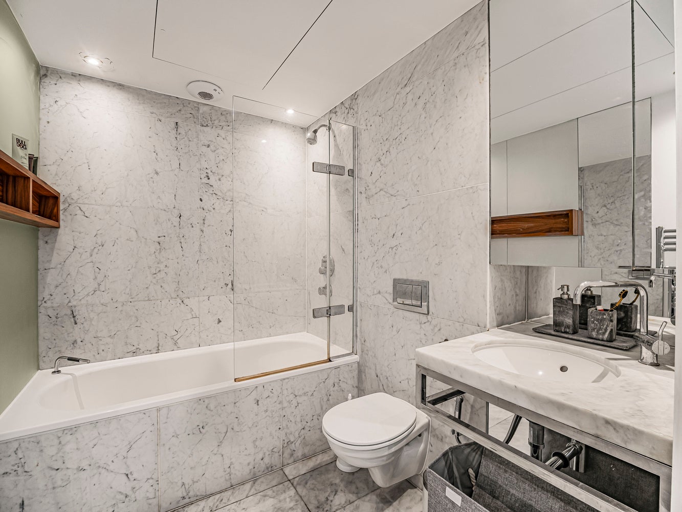 Flat Fairmont Avenue in Greater London