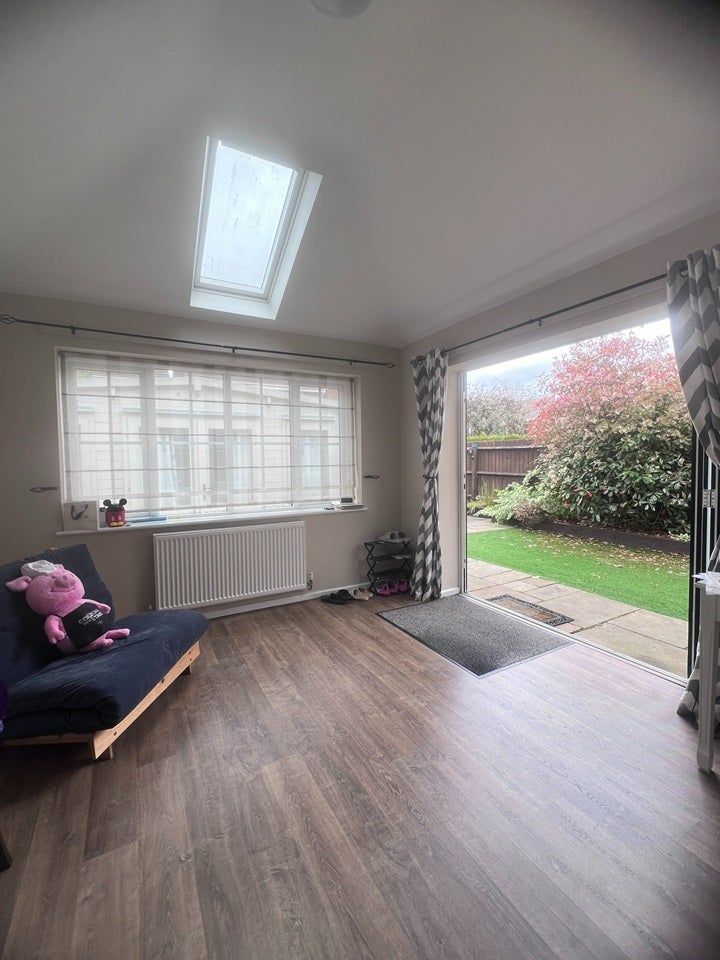 House Fosberry Close in Wootton