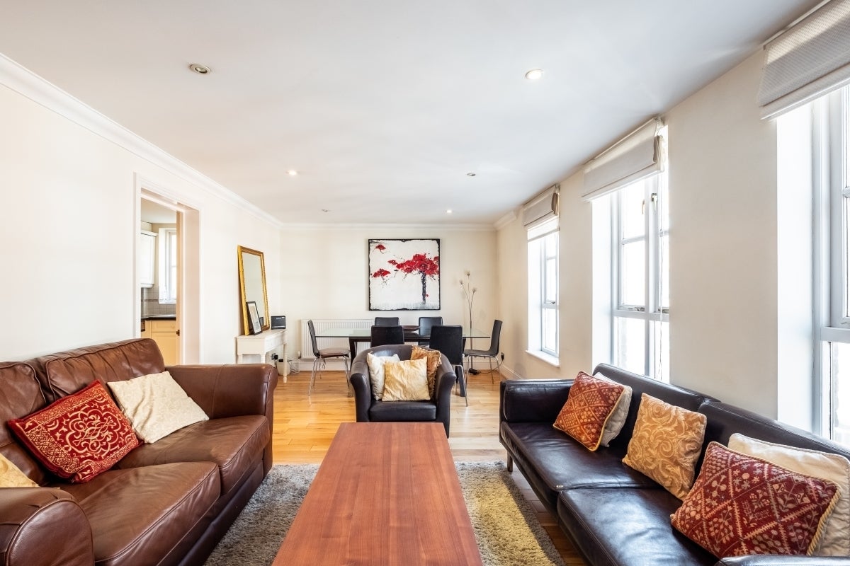 Flat Folgate Street in Greater London
