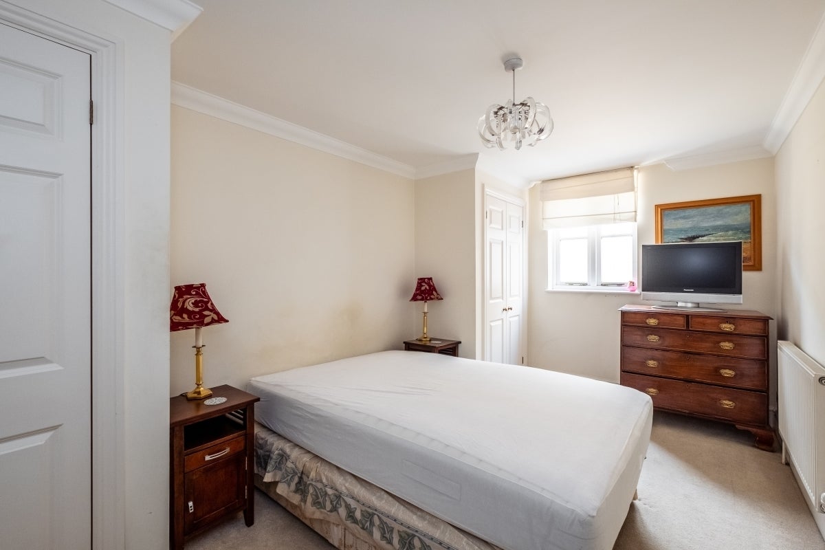 Flat Folgate Street in Greater London