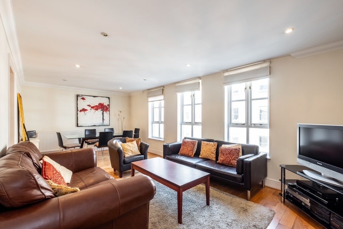 Flat Folgate Street in Greater London