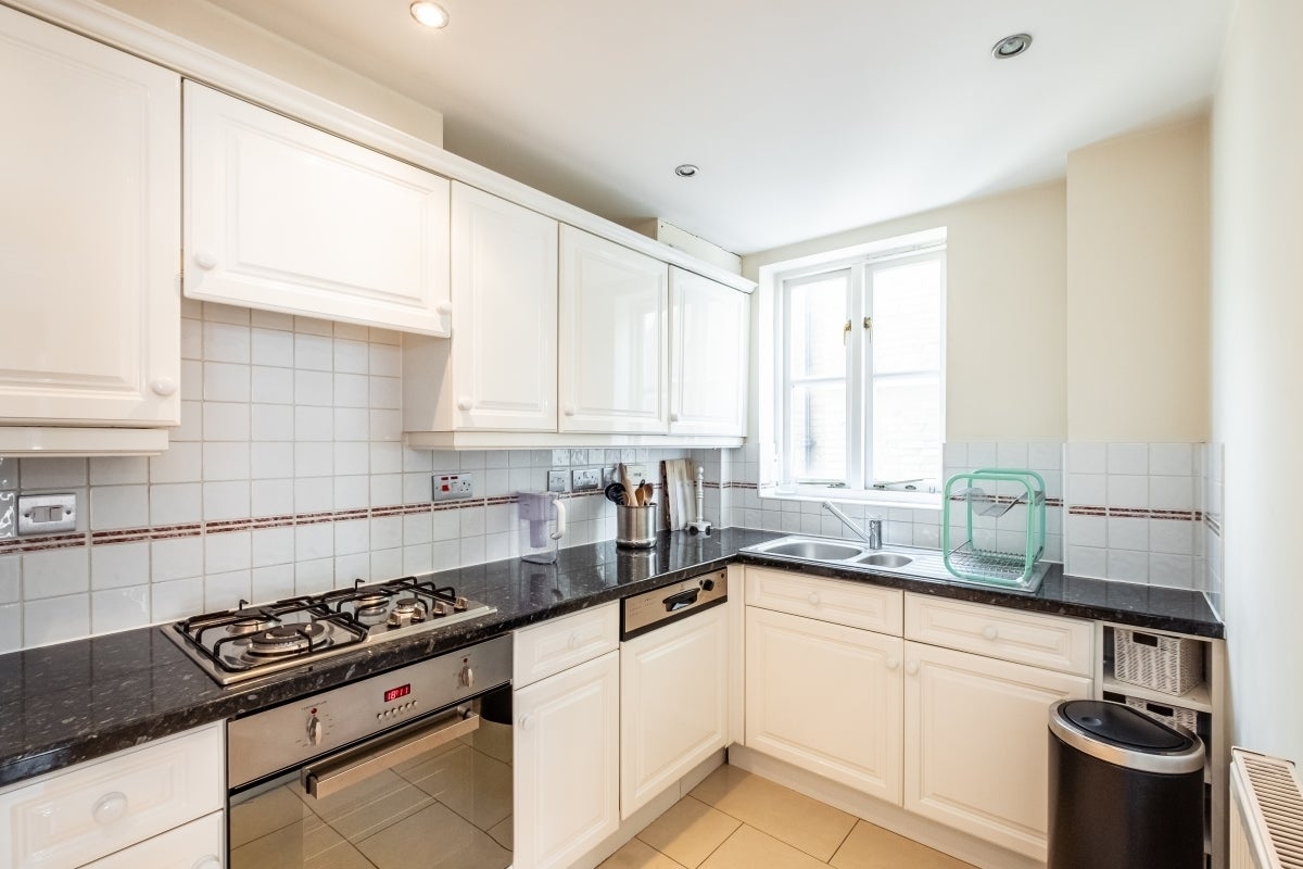 Flat Folgate Street in Greater London