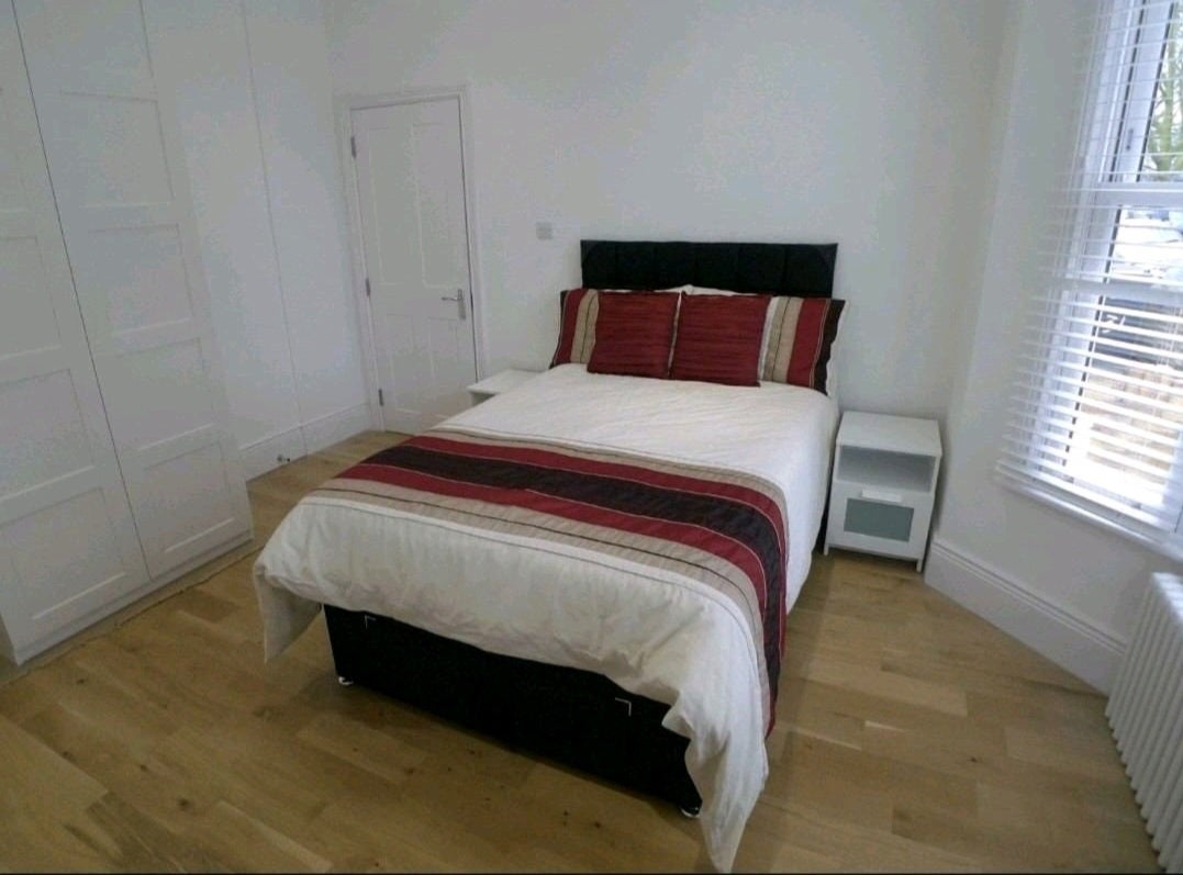 Room Scawen Road in Greater London