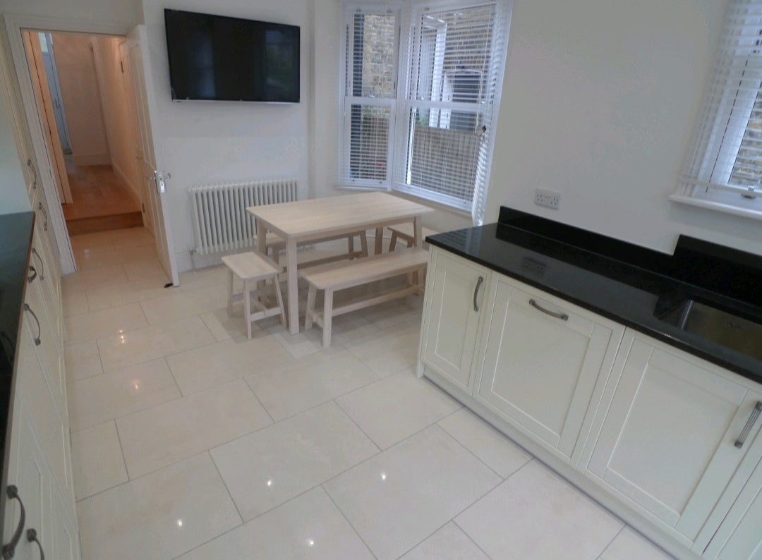 Room Scawen Road in Greater London