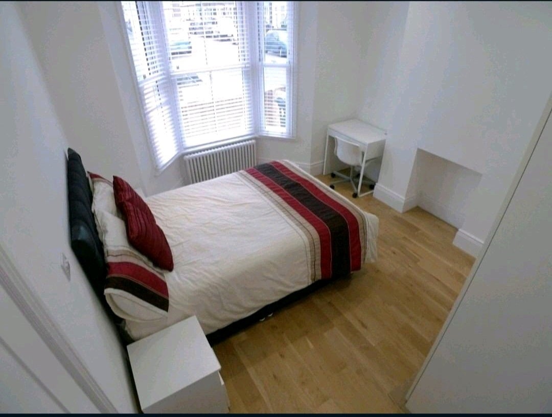 Room Scawen Road in Greater London