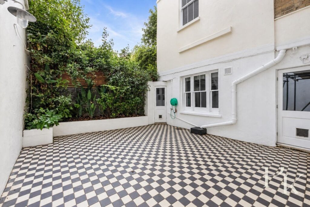 Flat Adelaide Crescent in Hove