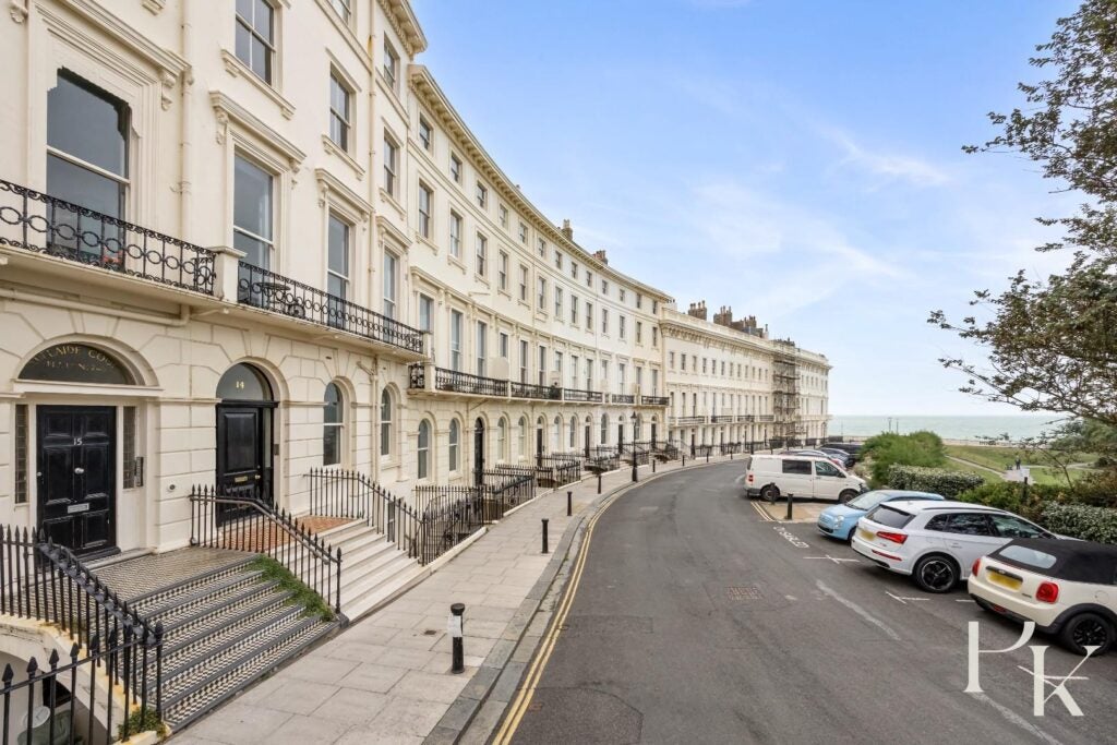 Flat Adelaide Crescent in Hove