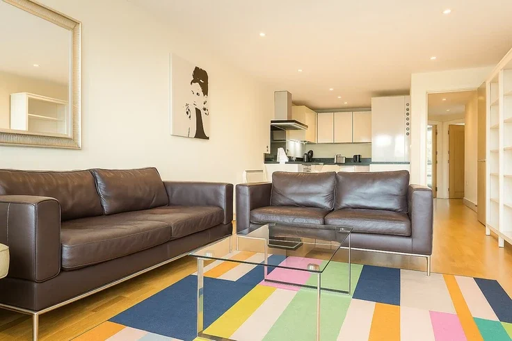 Flat Nine Elms Lane in Greater London