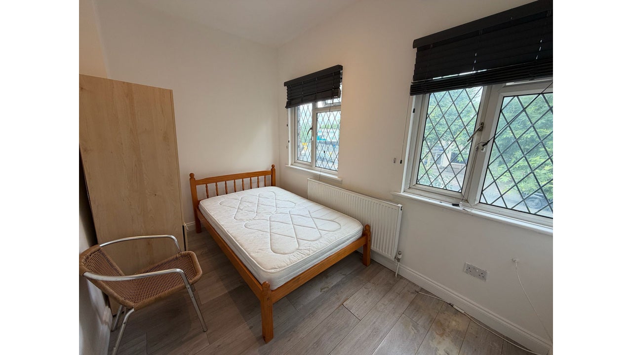 Room Alexandra Avenue in Greater London