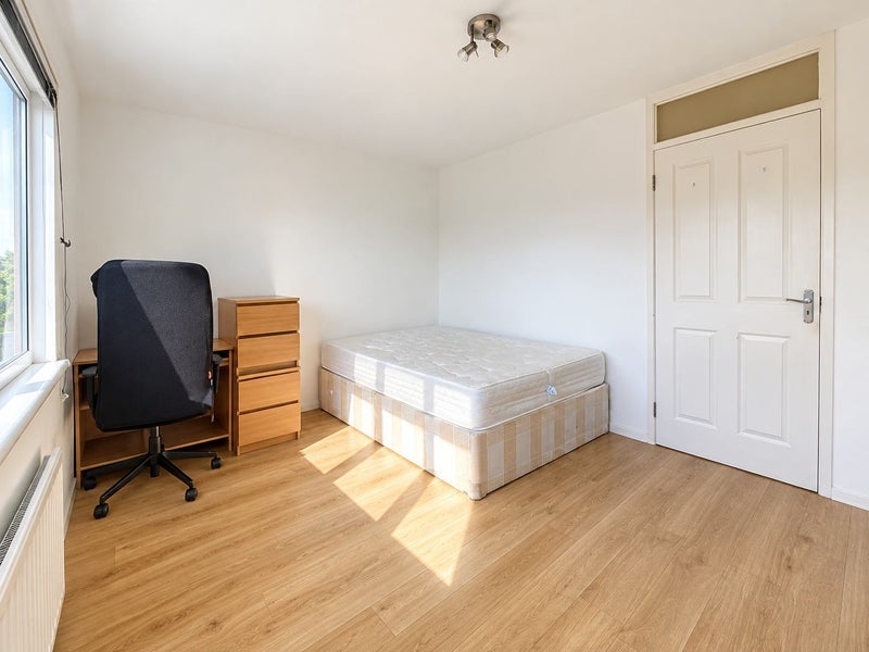 Room Arkley Road in Greater London