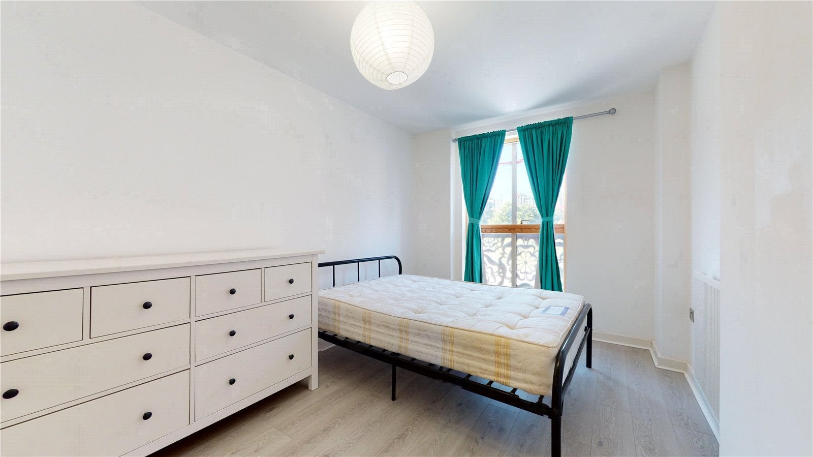 Flat Pitfield Street in Greater London