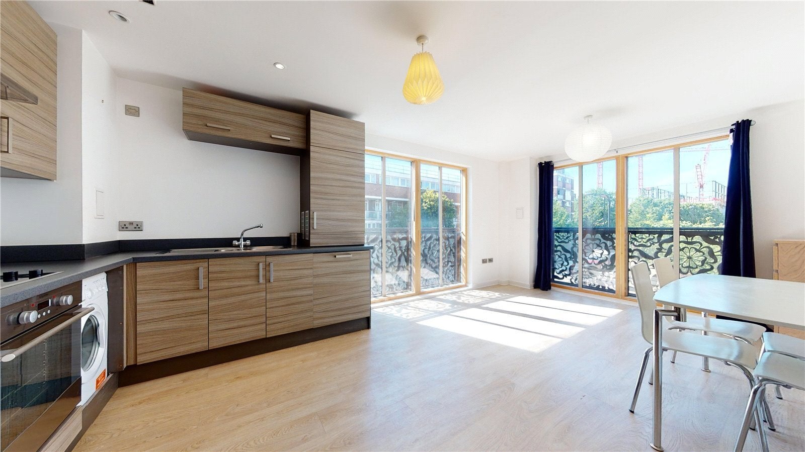 Flat Pitfield Street in Greater London