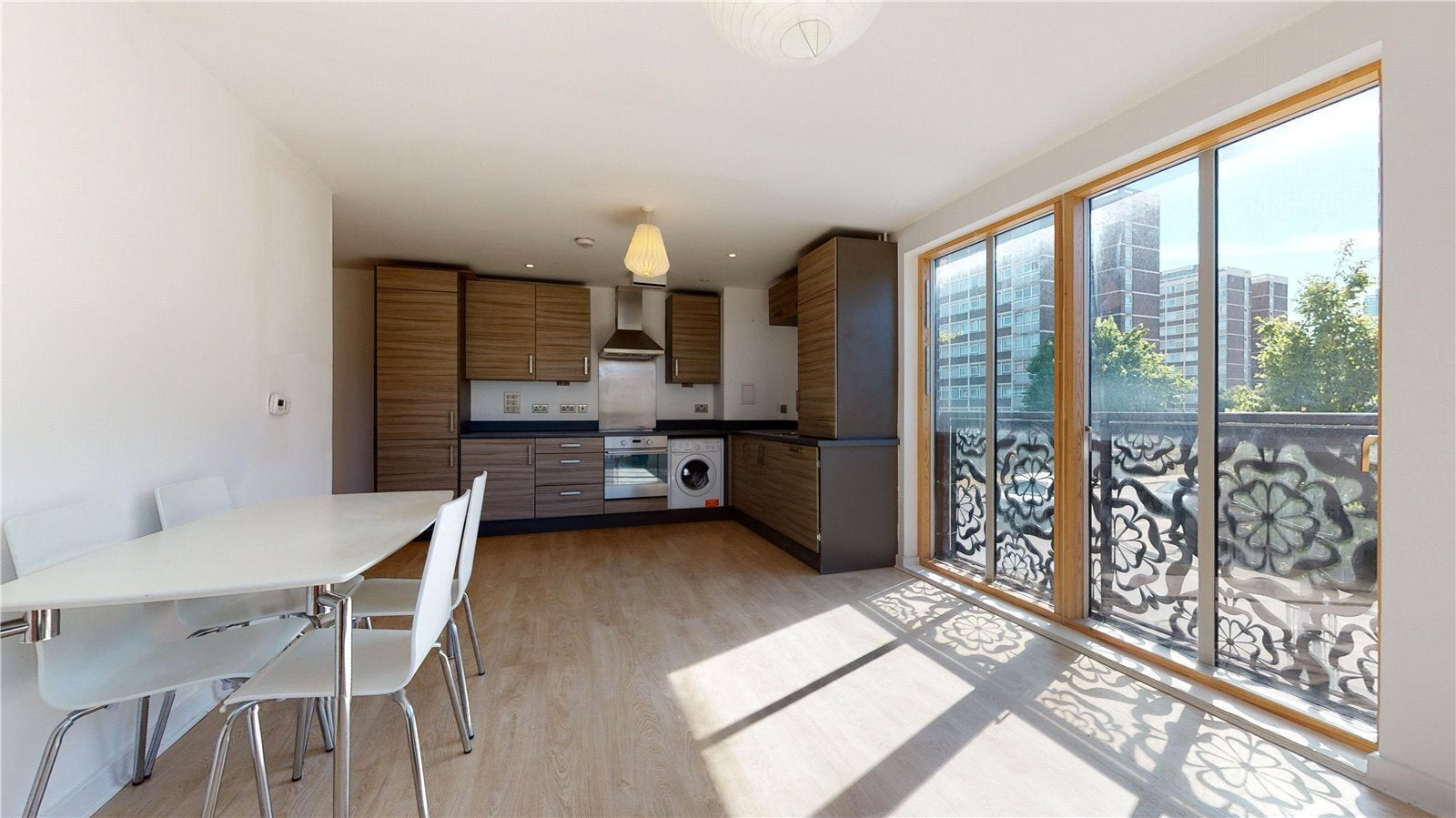 Flat Pitfield Street in Greater London