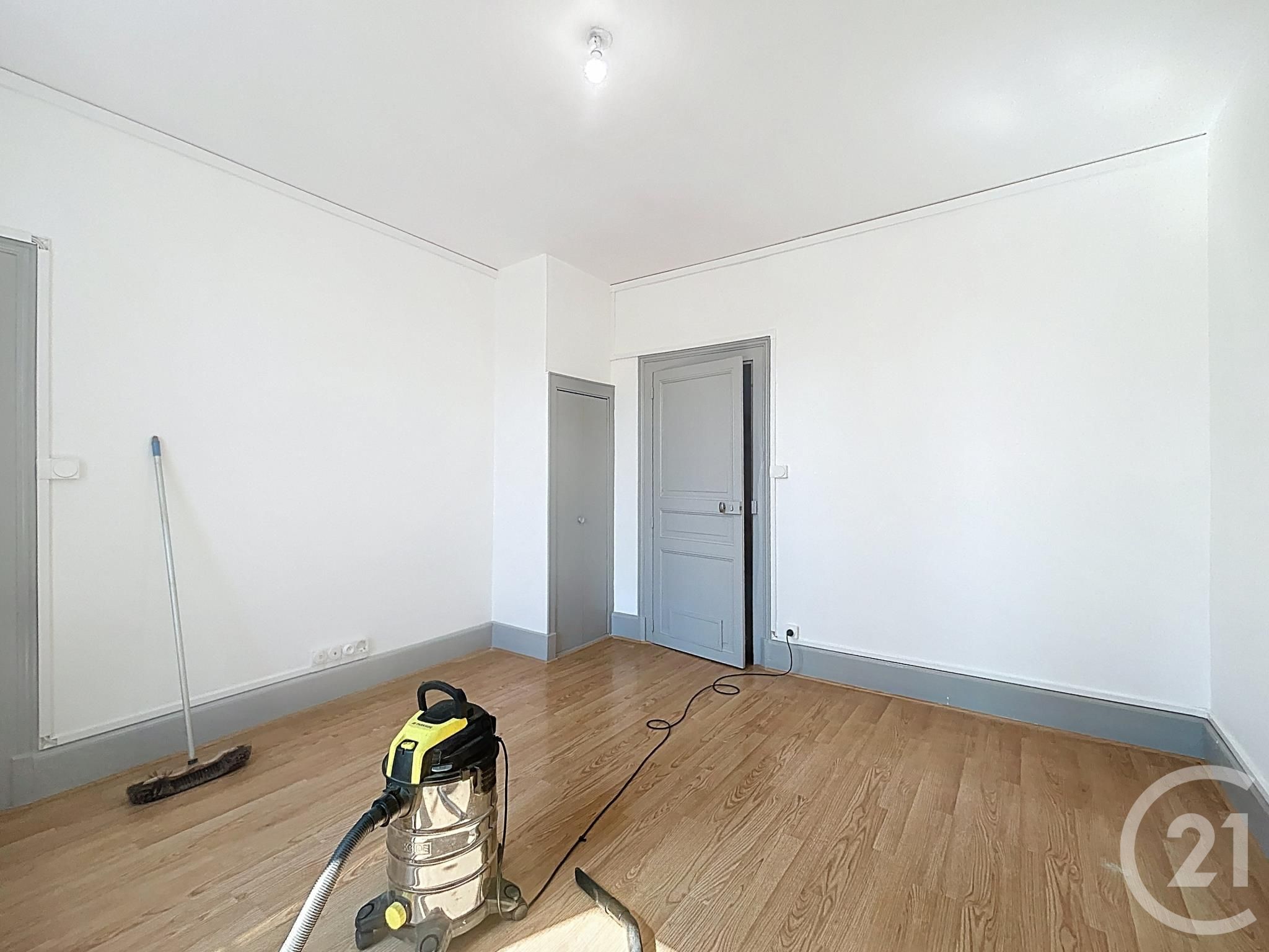 Flat Rue Claudius Tury in Varennes-sur-Allier