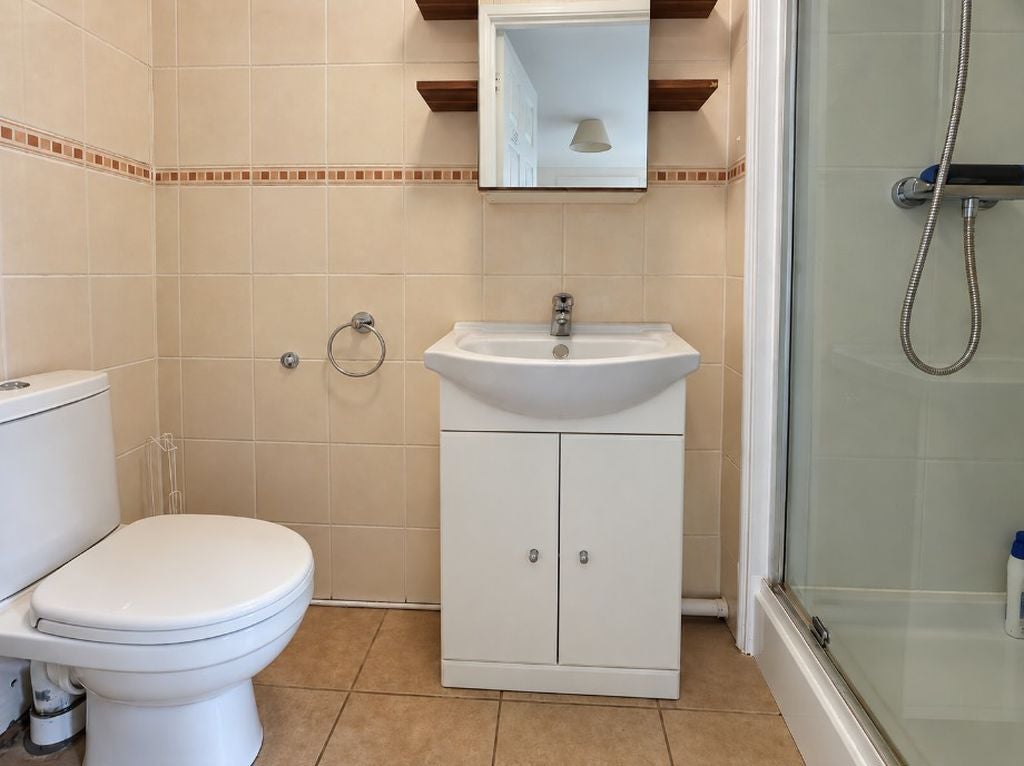 Room Oving Road in Chichester