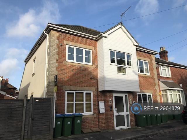 Flat Edward Road in Southampton