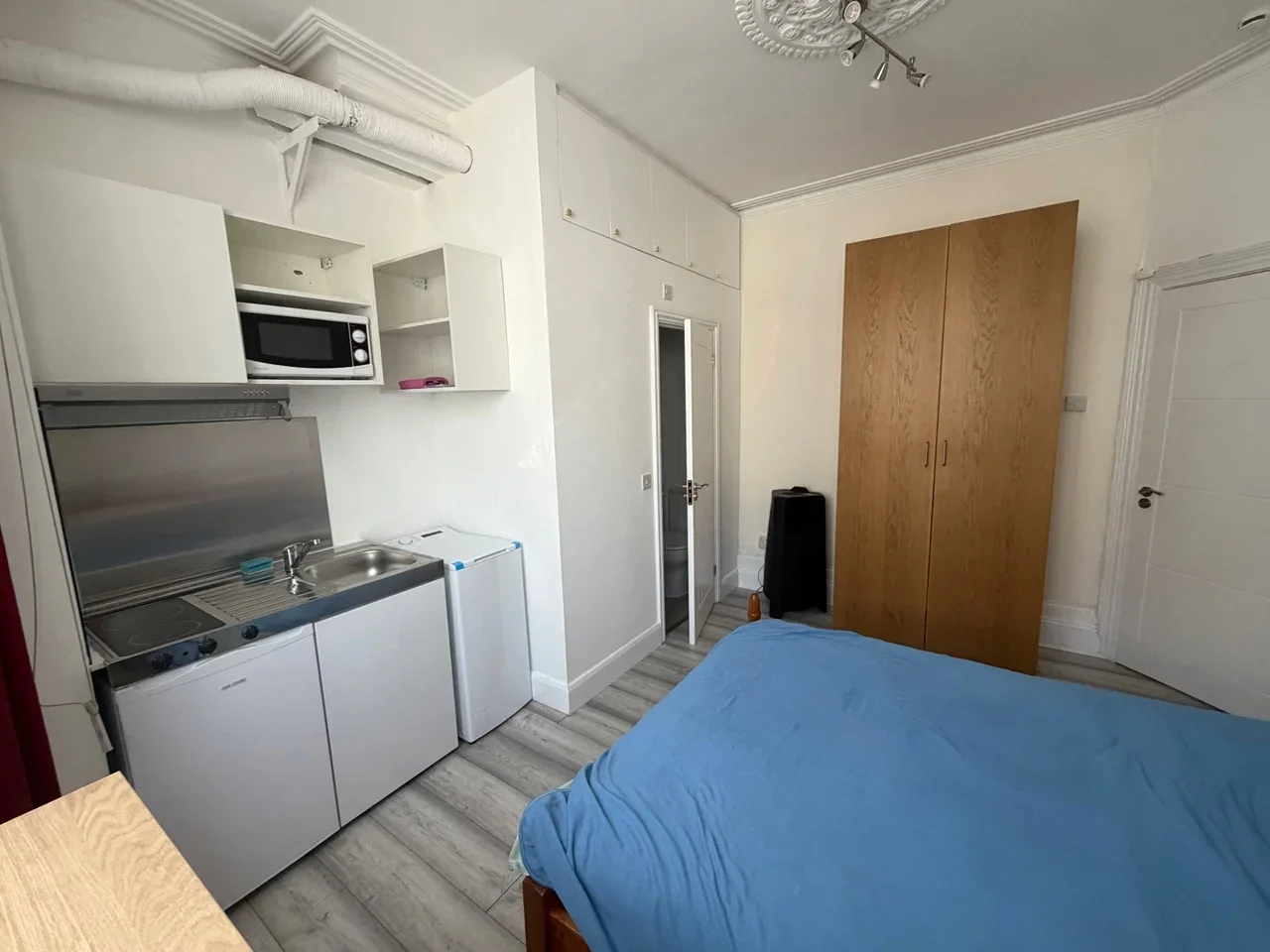 Flat Berens Road in Greater London