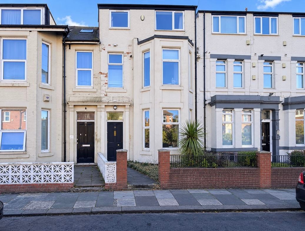 Flat Grosvenor Road in Newcastle upon Tyne