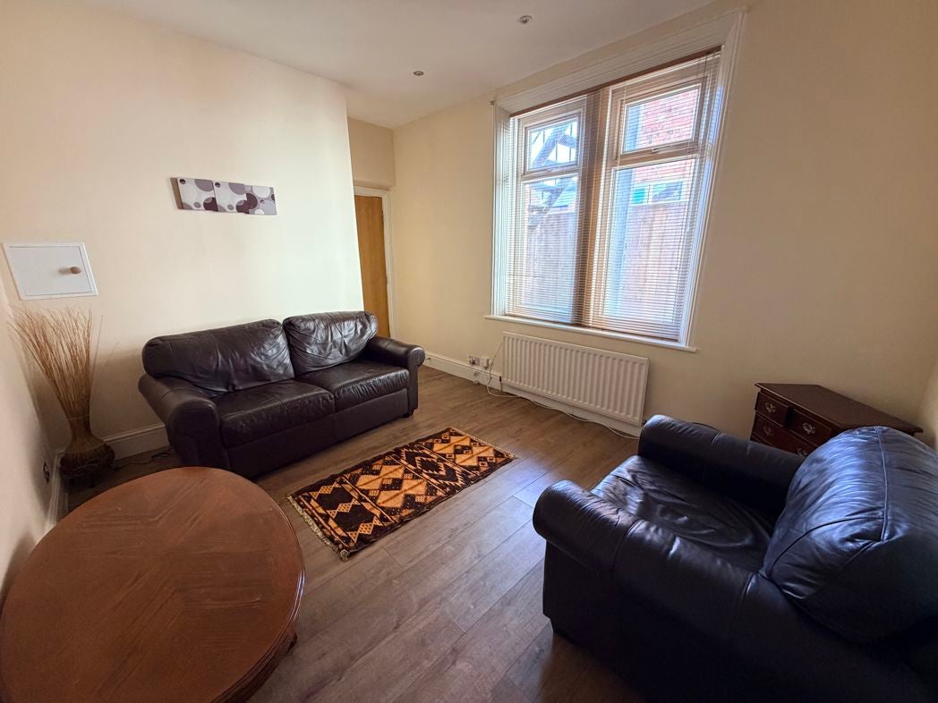 Flat Grosvenor Road in Newcastle upon Tyne