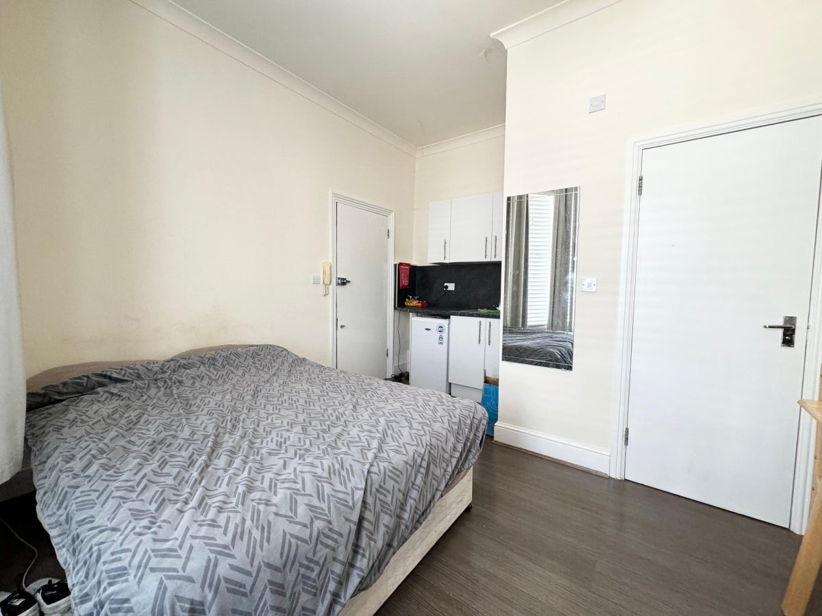 Flat Hornsey Park Road in Greater London